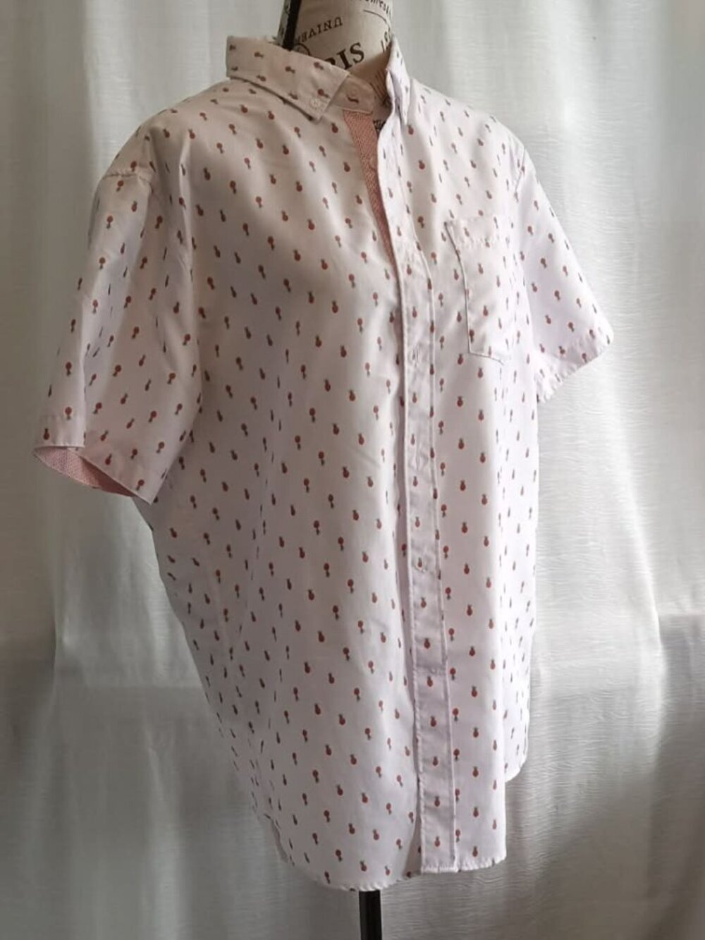 International Report white short sleeves button up shirt with ananas Large